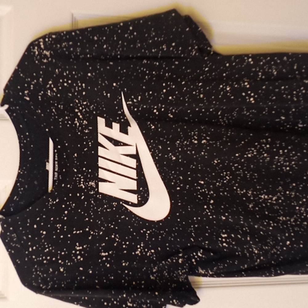 Nike tee